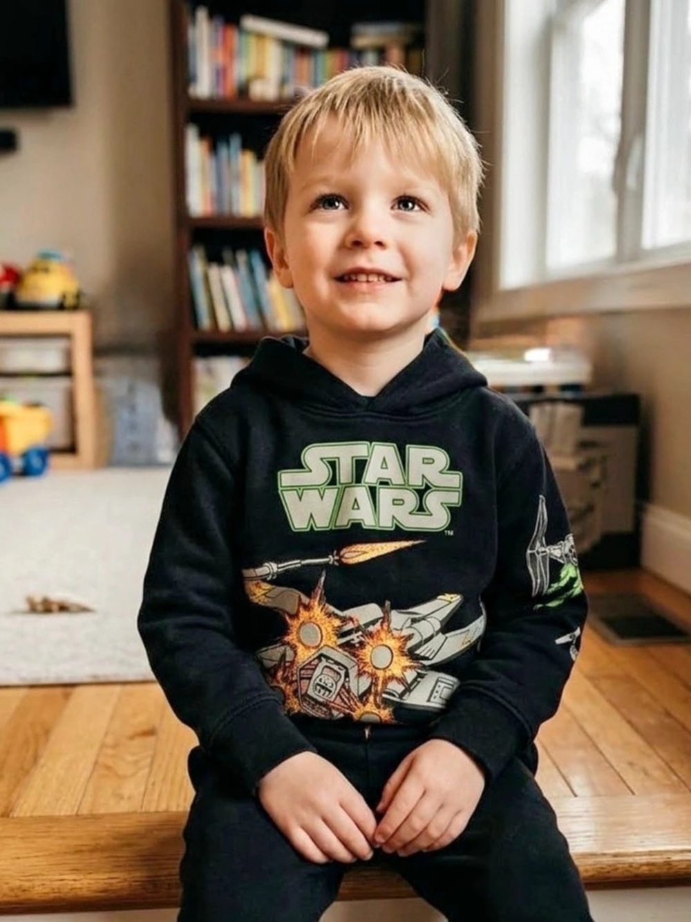 Disney Star Wars Boys Size XS Black Graphic Hoodie Like New